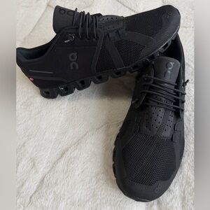$160 On Cloud Running Cloud 5 All Black Sneakers Shoes  7.5